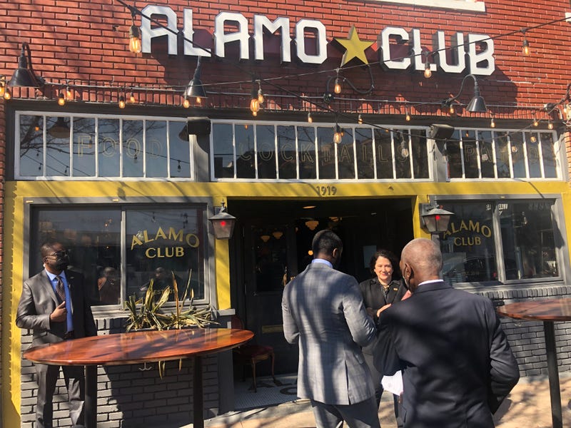 Small Business administrator stops in Dallas, says supply chain issues complicate COVID recovery