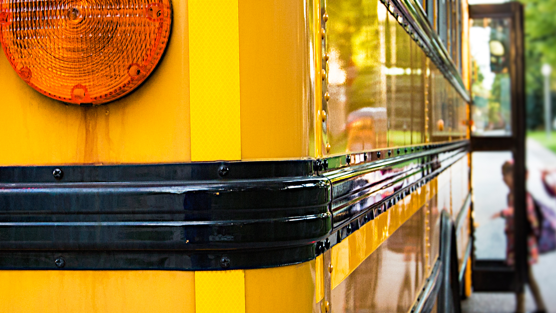 Men jumped on school bus in West Rogers Park and yelled anti-Semitic slurs, Jewish group says