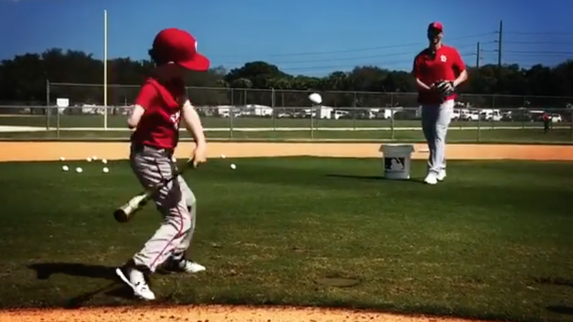 WATCH: 8-year-old 'OneArmGolfer' credit Cards for HRs in back-to-back games