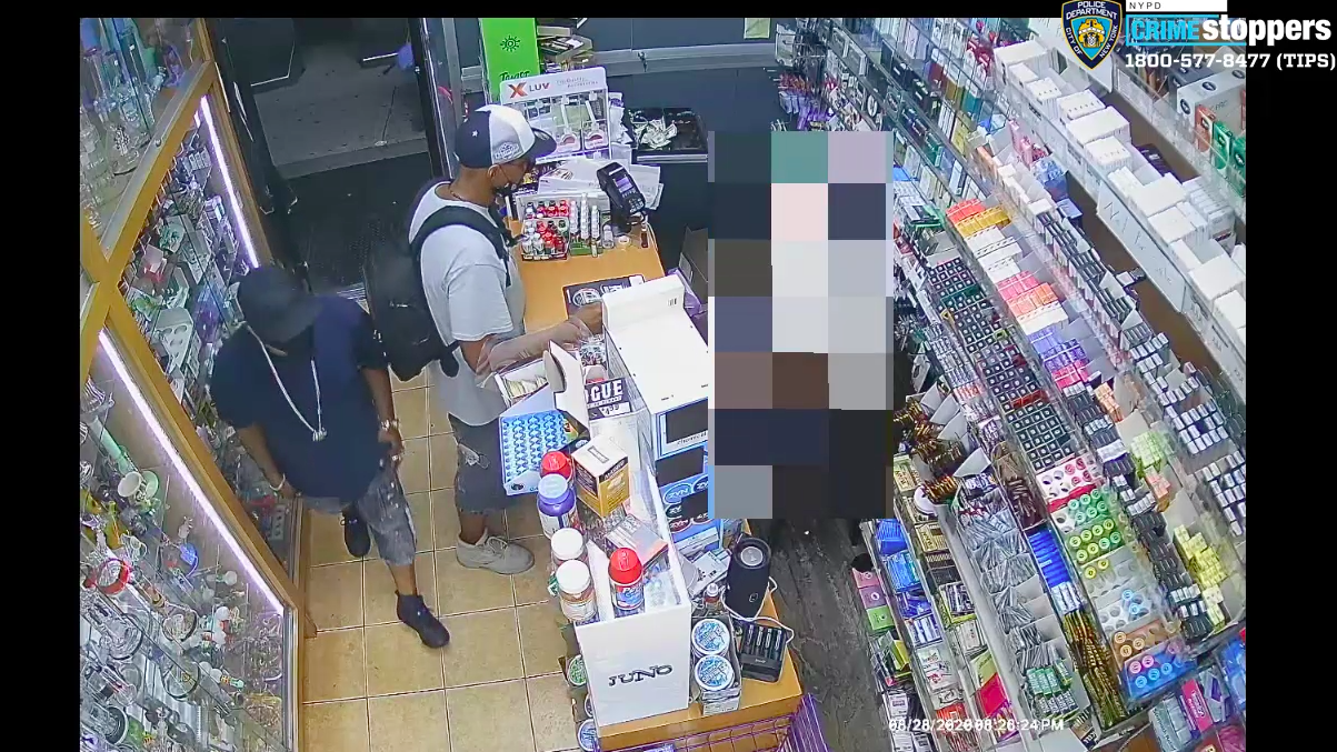 WATCH: 2 men rob Lower East Side bodega at gunpoint