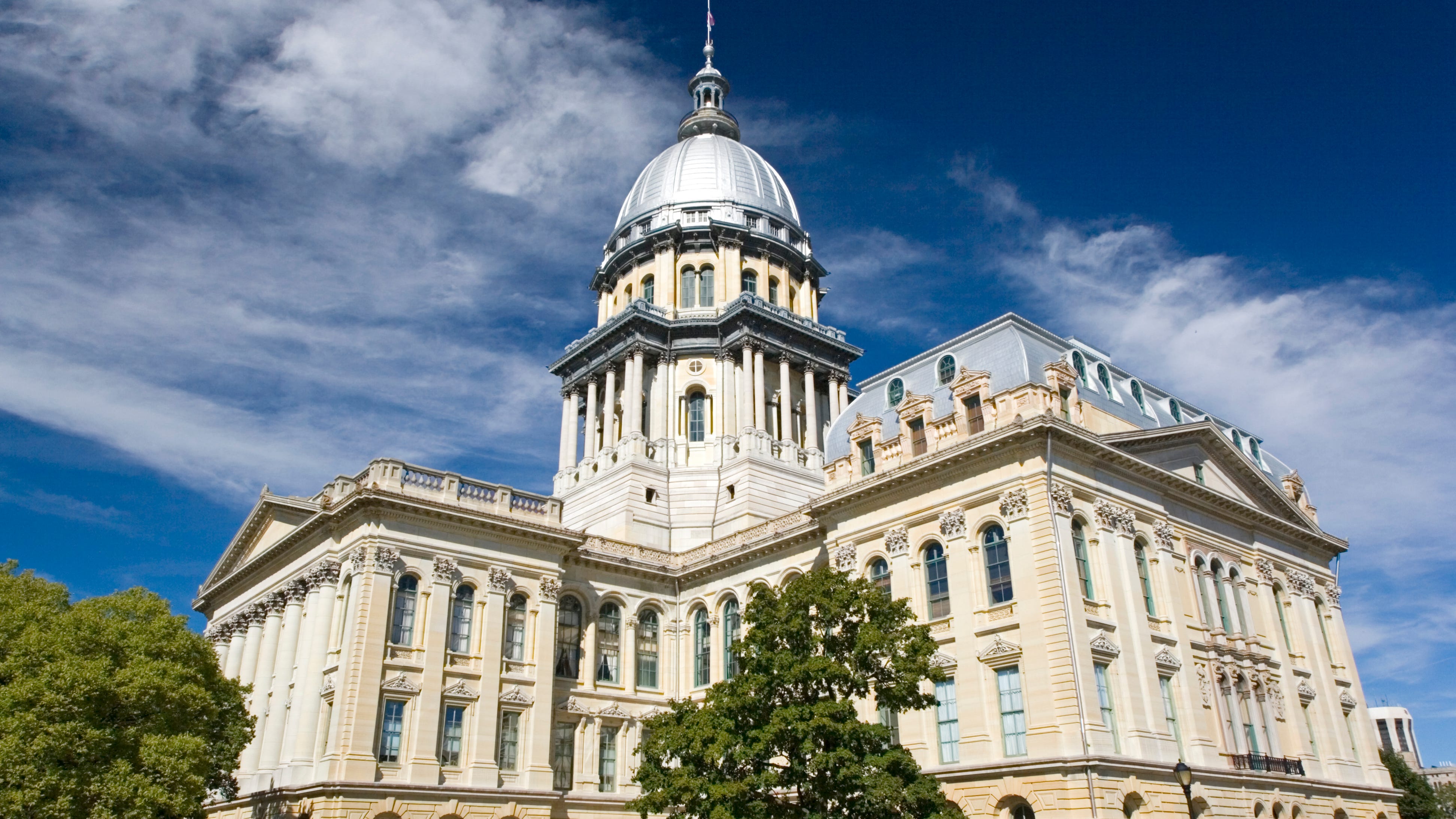 Illinois lawmakers eligible for vaccine, Pritzker says he'll wait his turn