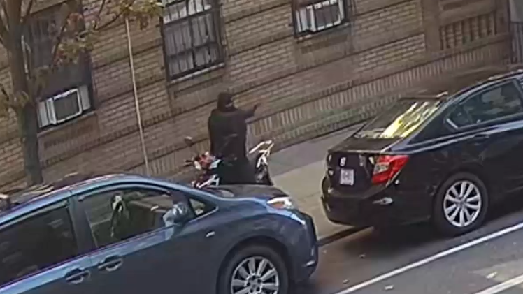 VIDEO: Suspect seen repeatedly shooting gun from scooter on Brooklyn street sought