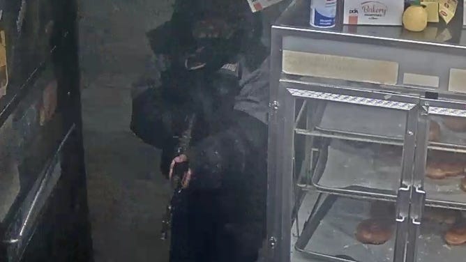 Police looking for man armed with long gun who shot up Detroit gas station [VIDEO]