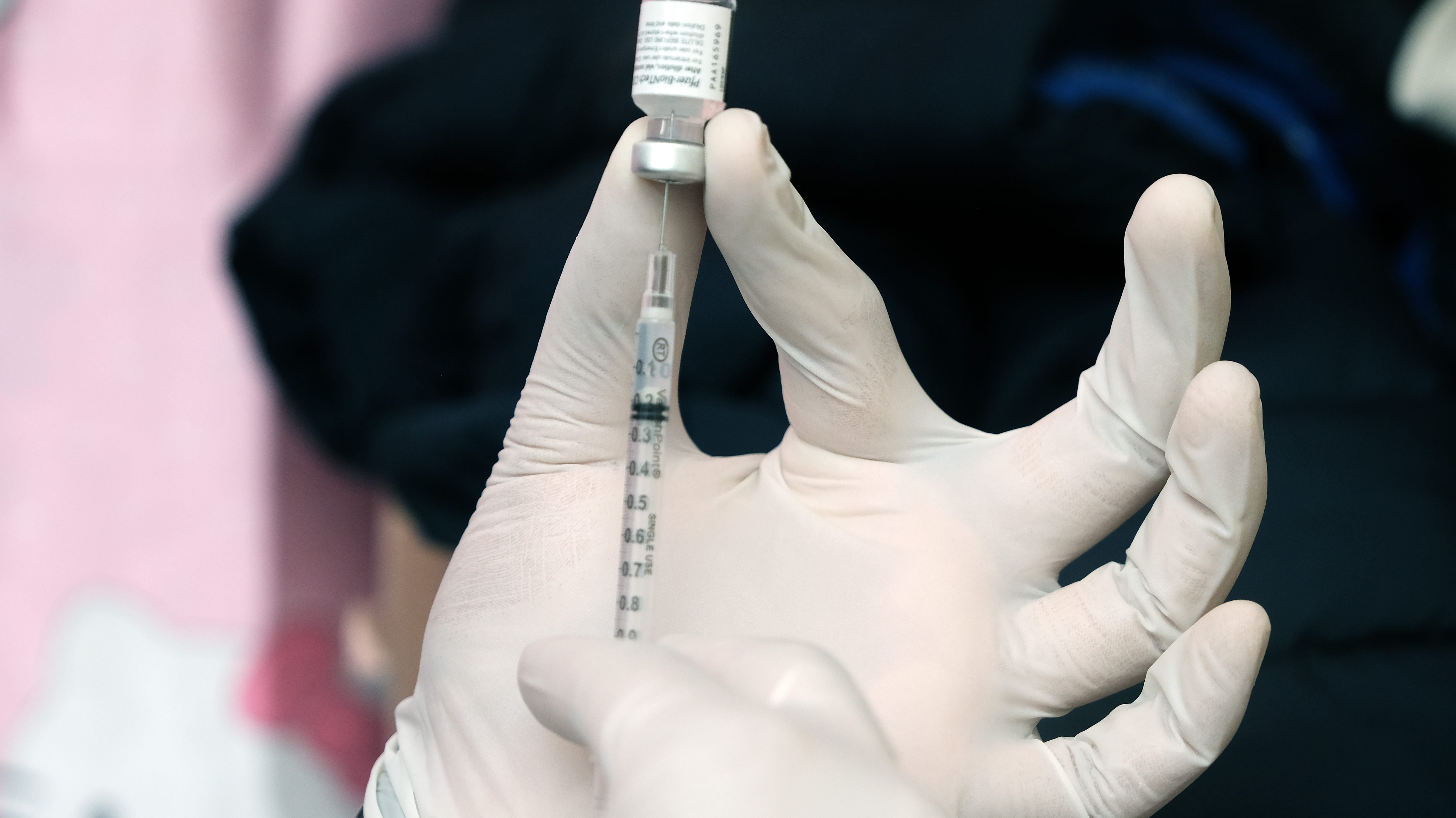 Illinois widens COVID vaccine eligibility to people 16 and up, where there is ample supply