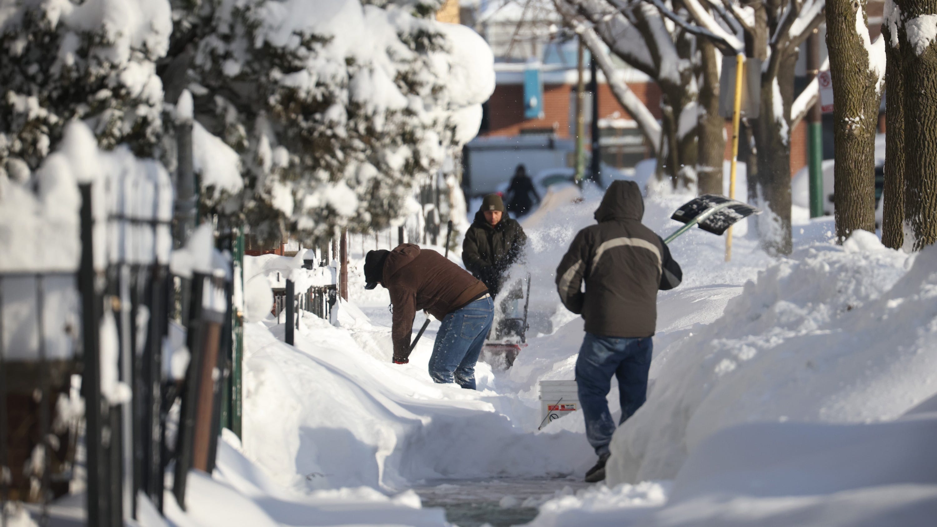 Dig it: Some Chicagoans help seniors, disabled clear snow