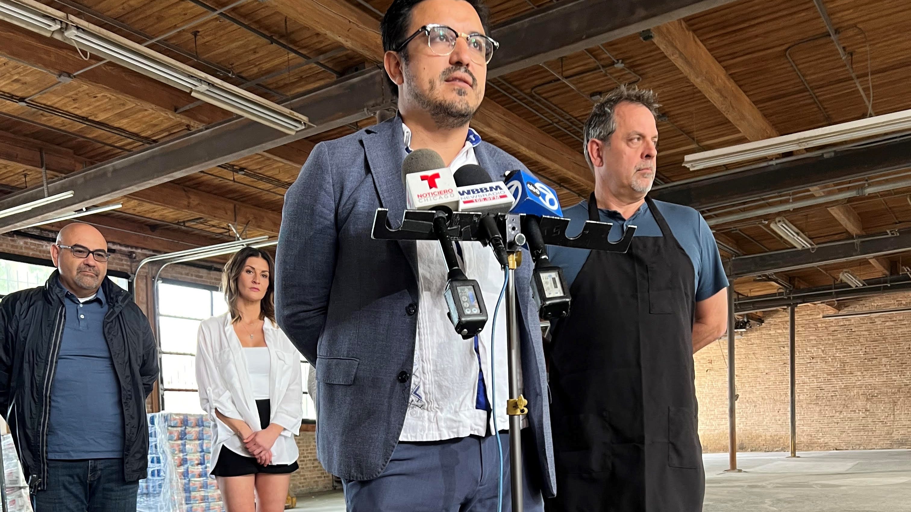 Chicago restaurant group looks for help in feeding migrants