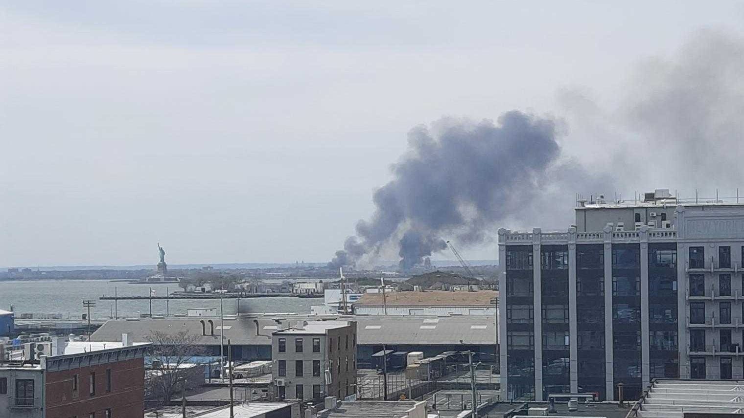 Jersey City fire interrupts NJ Transit light rail service, spews plumes of smoke over East River