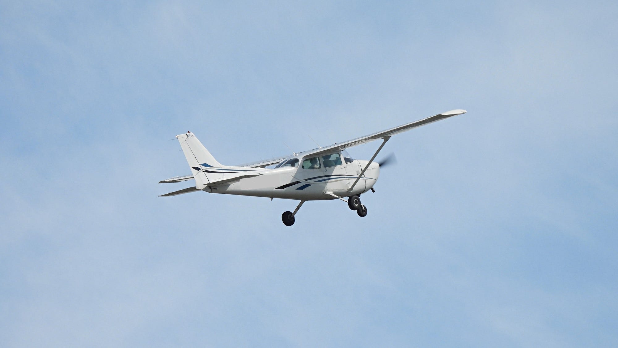 2 planes collide in mid-air over Vegas
