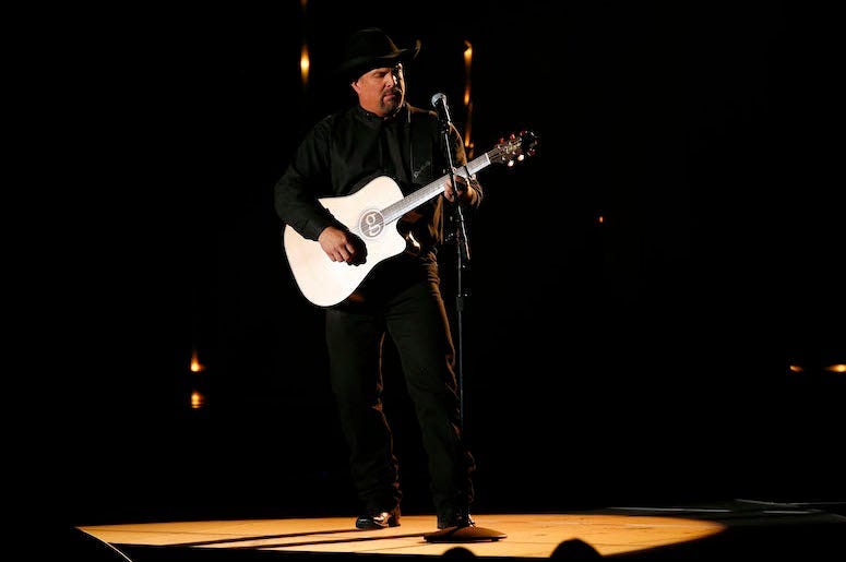 Garth Brooks, Performing, 52nd Annual CMA Award, 2018