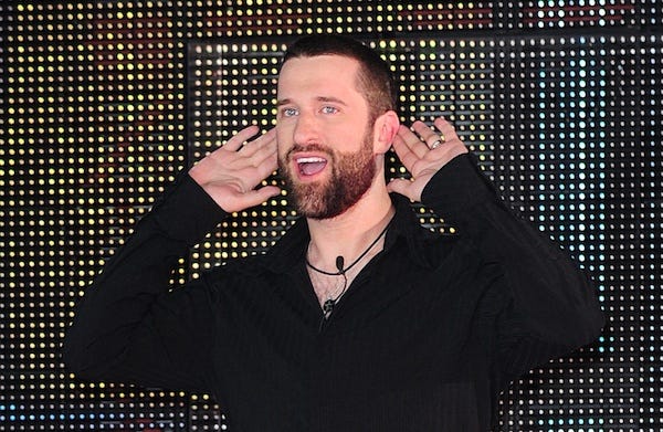 Dustin Diamond taunting a crowd