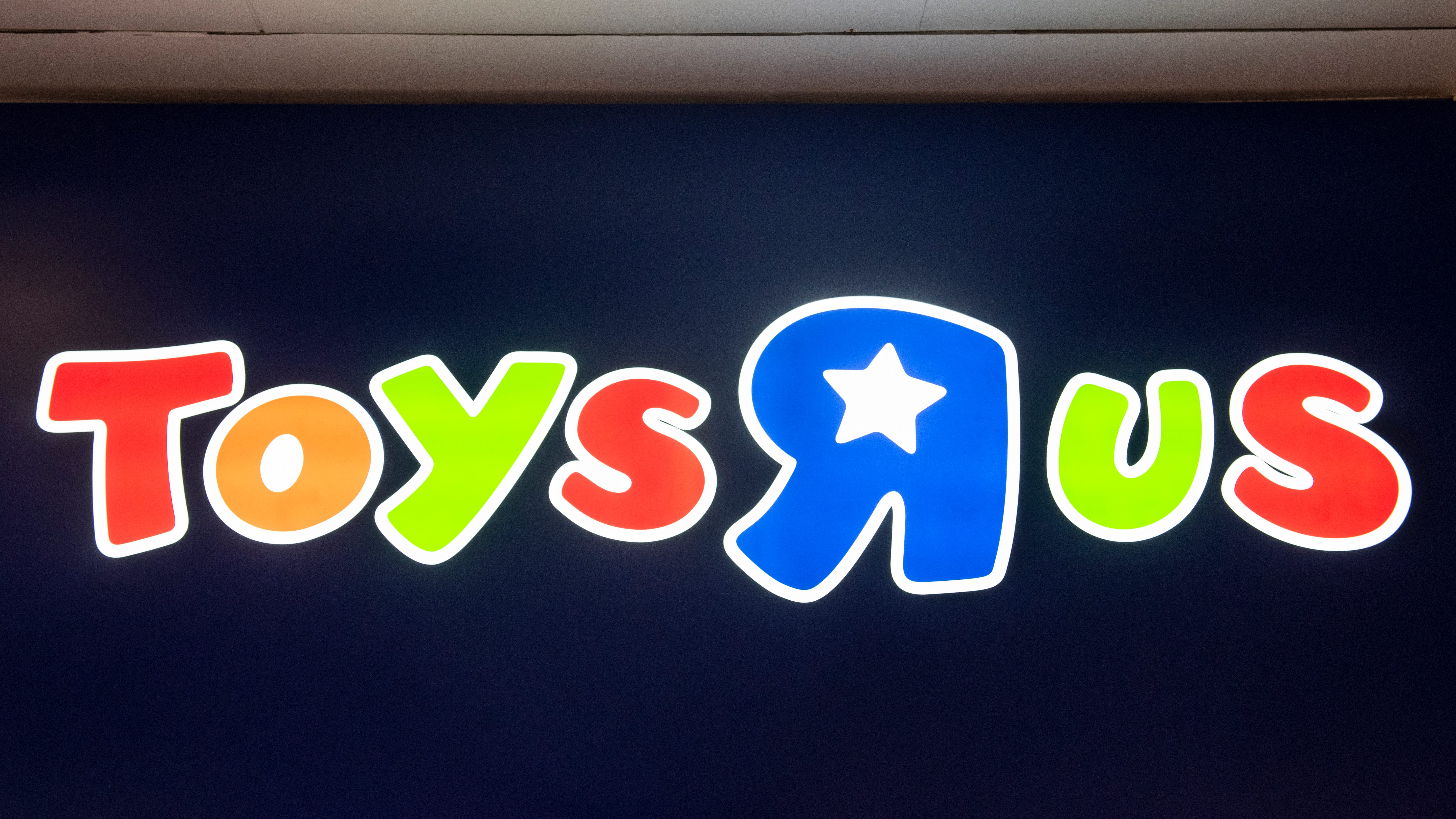 Toys R Us making a mall comeback