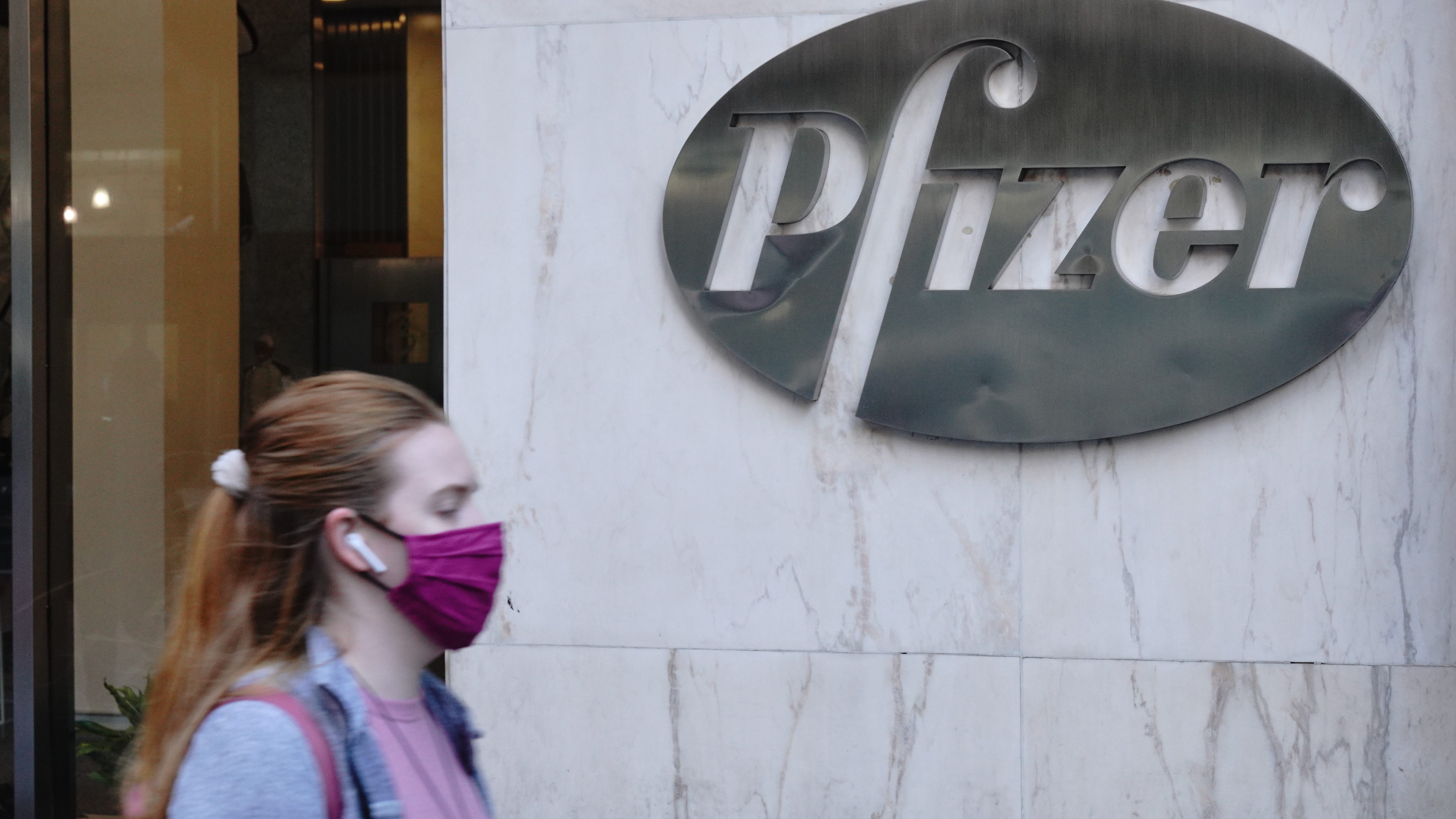 CDC panel backs Pfizer's COVID-19 booster shot