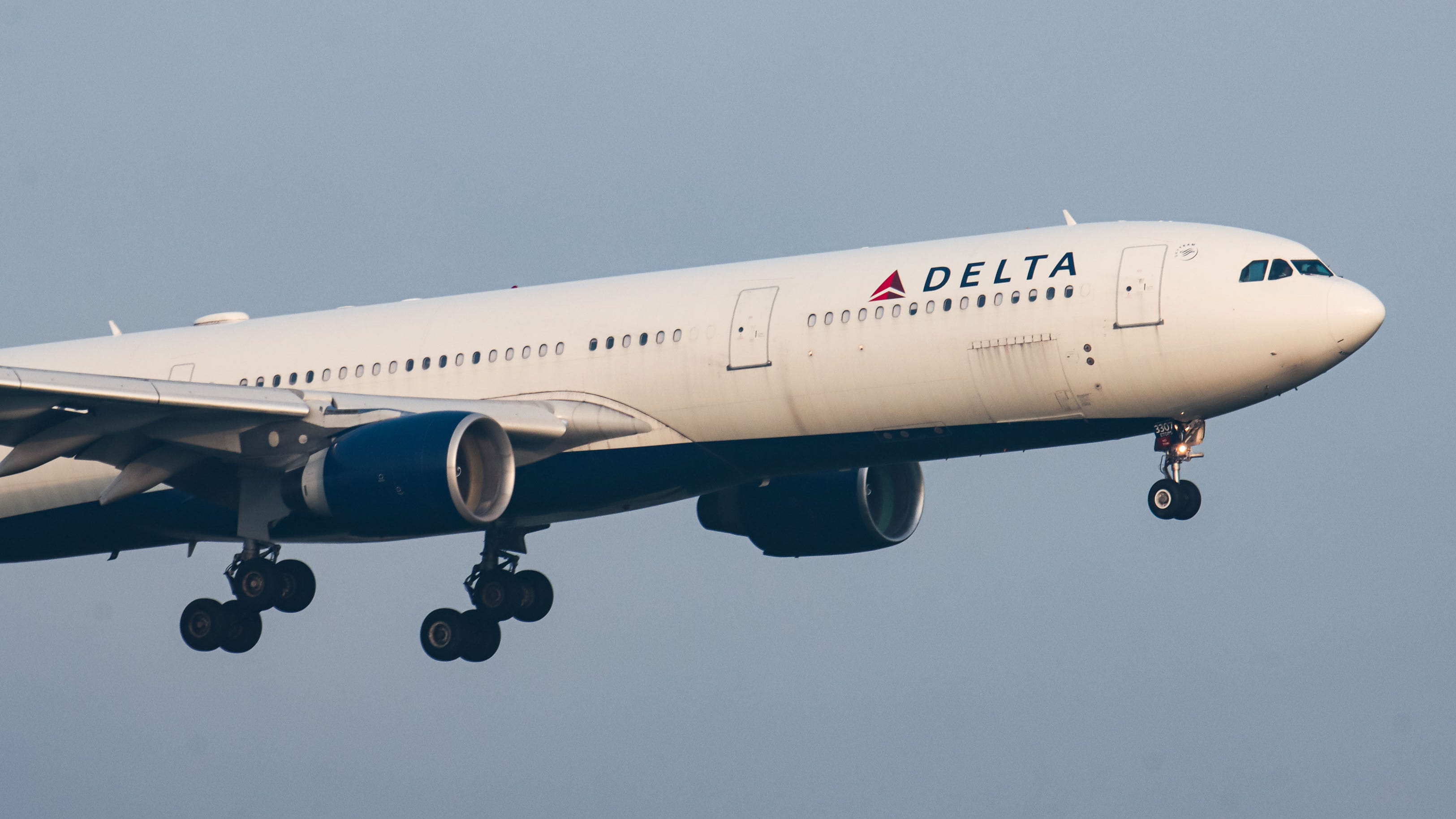 L.A. bound Delta flight diverts to DFW Airport due to "onboard disturbance"