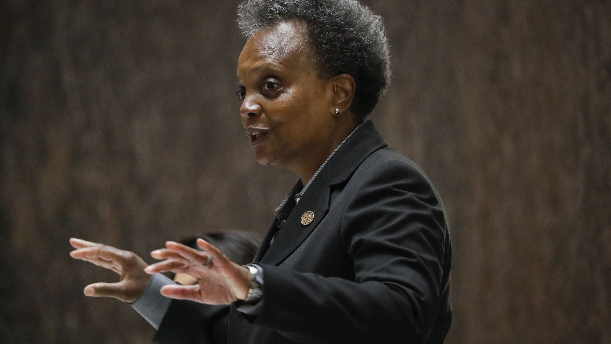 Lightfoot issues emergency declaration following ‘surge’ of migrants in Chicago