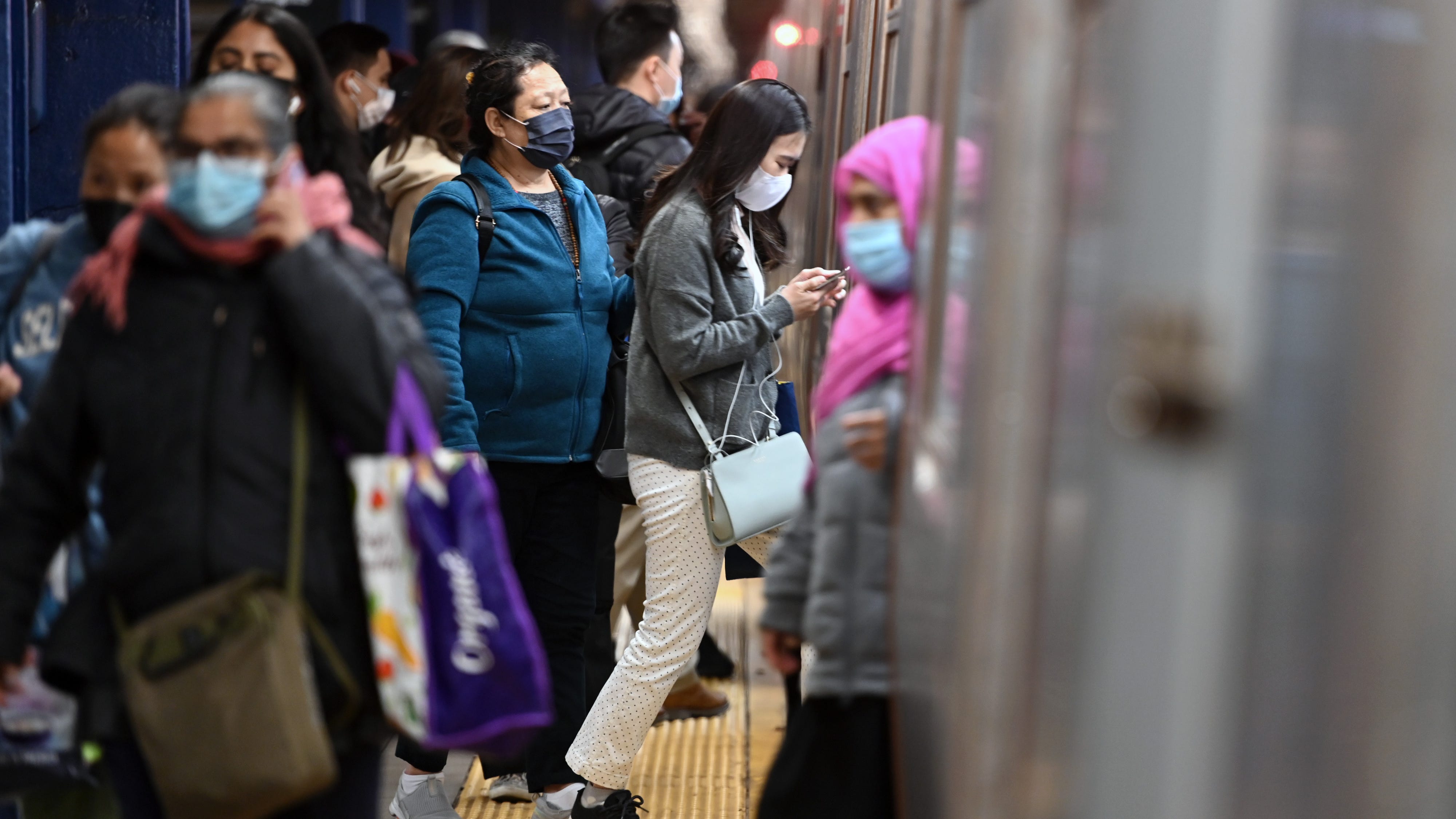 NYC expected to enter 'high' COVID alert level in days, city 'strongly' urges masks indoors
