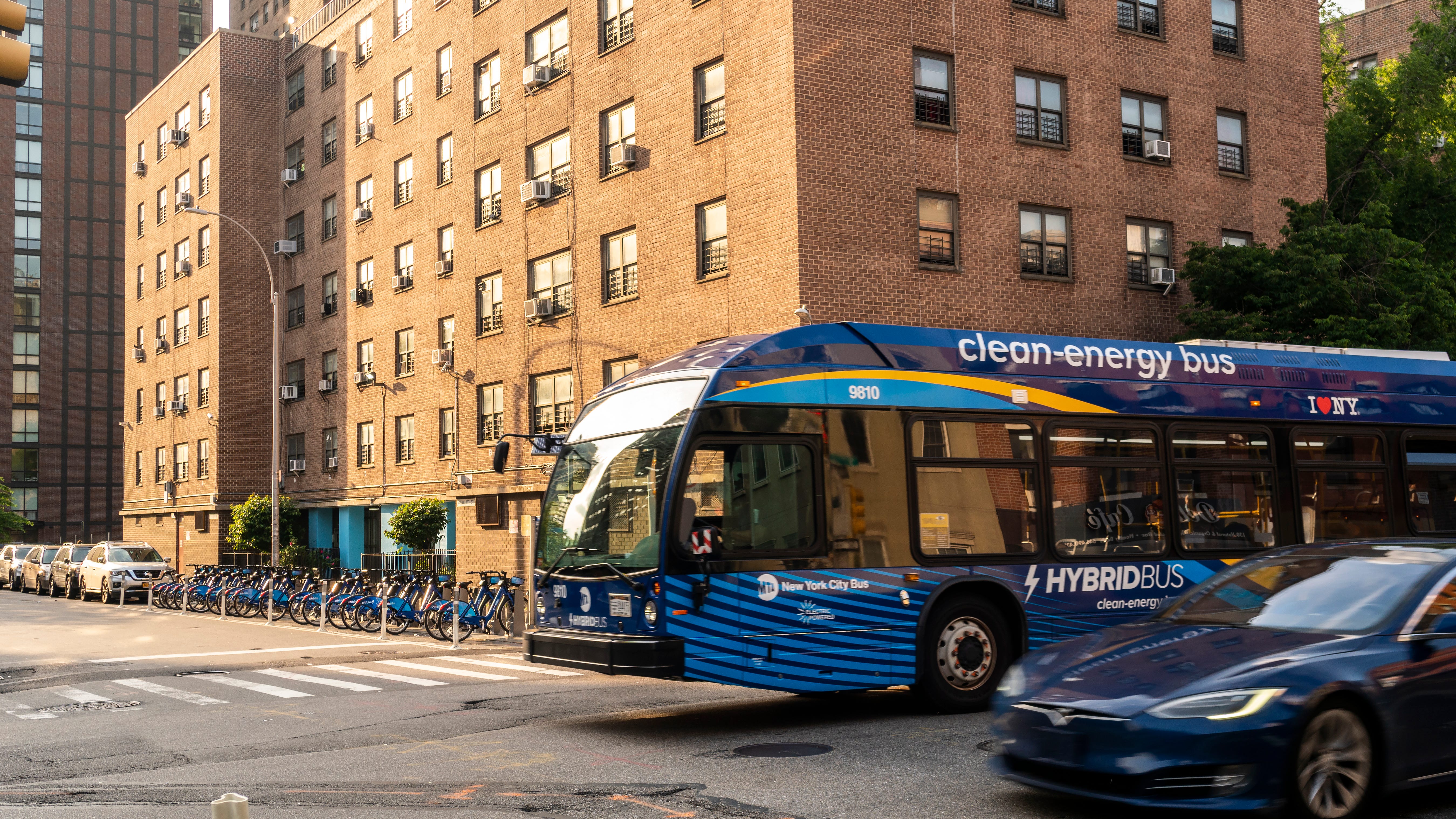 MTA bus driver stabbed in leg by enraged passenger in Queens