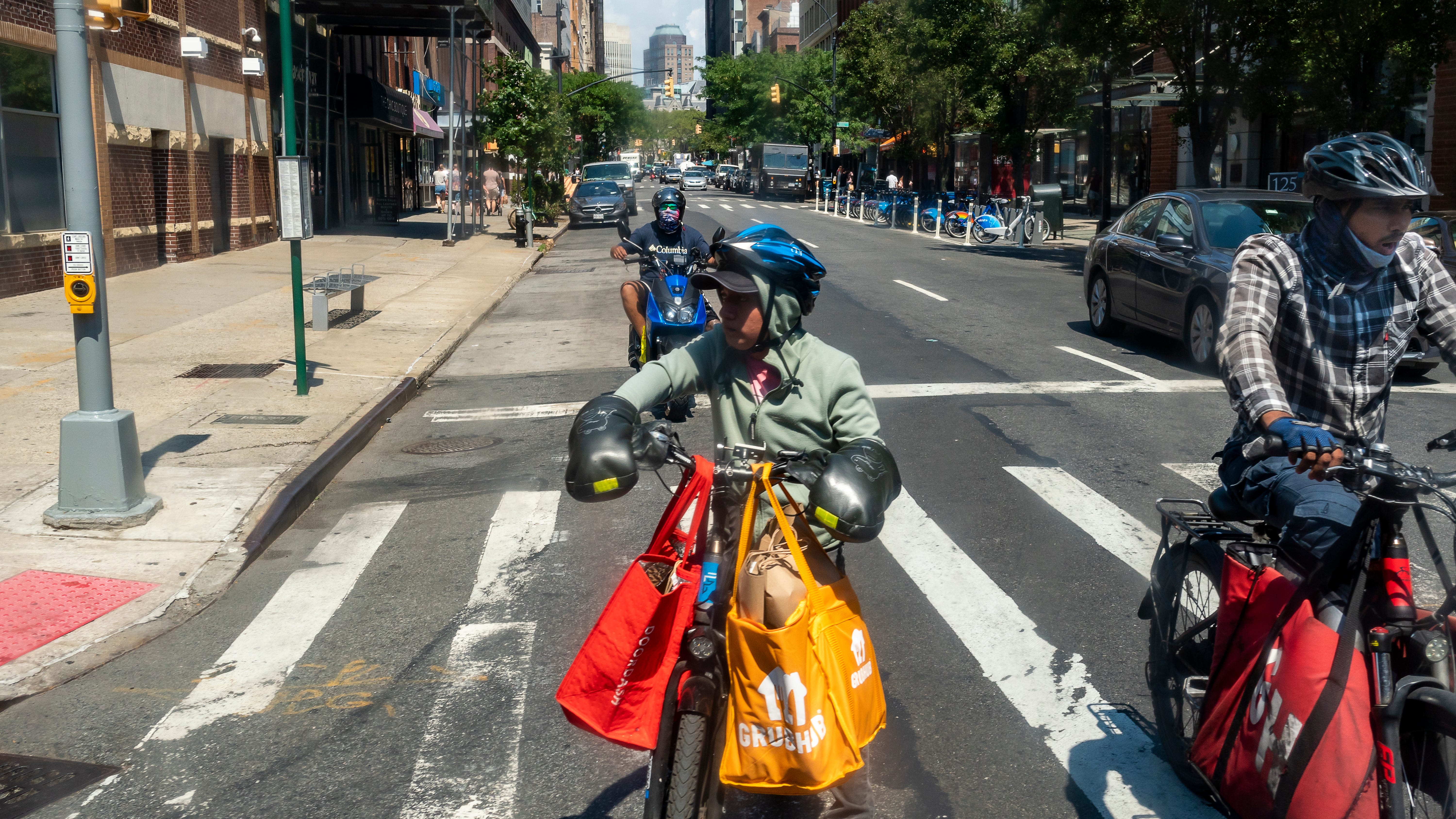 Uber, DoorDash sue NYC to bar new minimum wage rule for food delivery workers