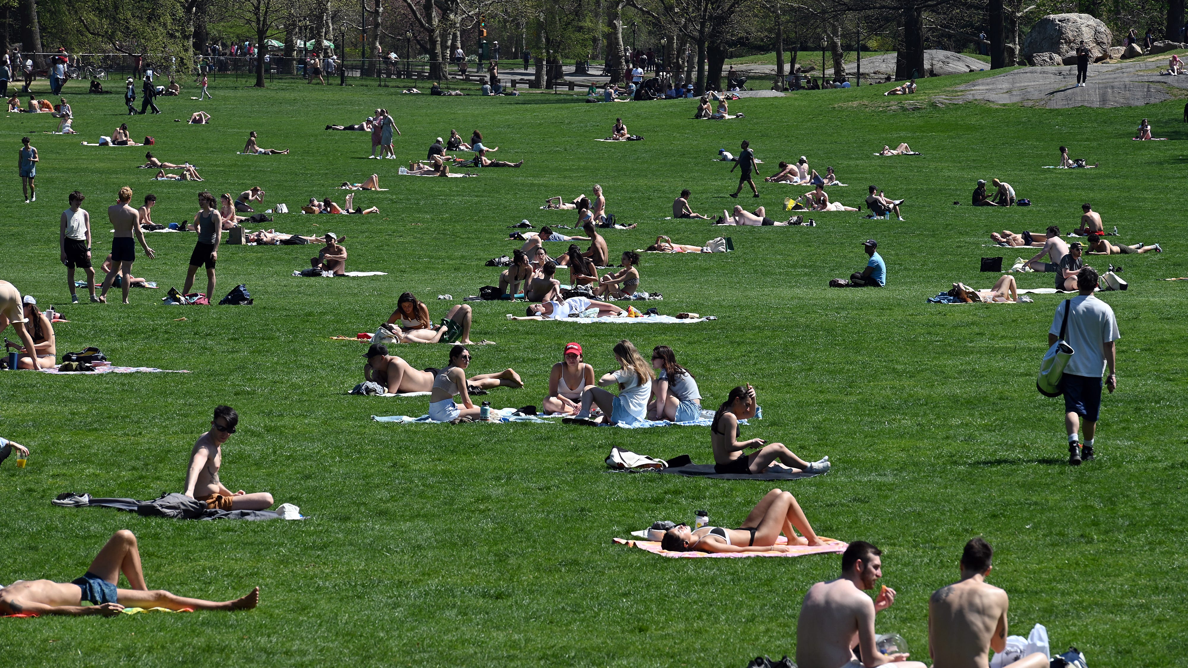 HISTORIC HEAT RETURNS: Friday high shatters another record in NYC; air quality alert in effect