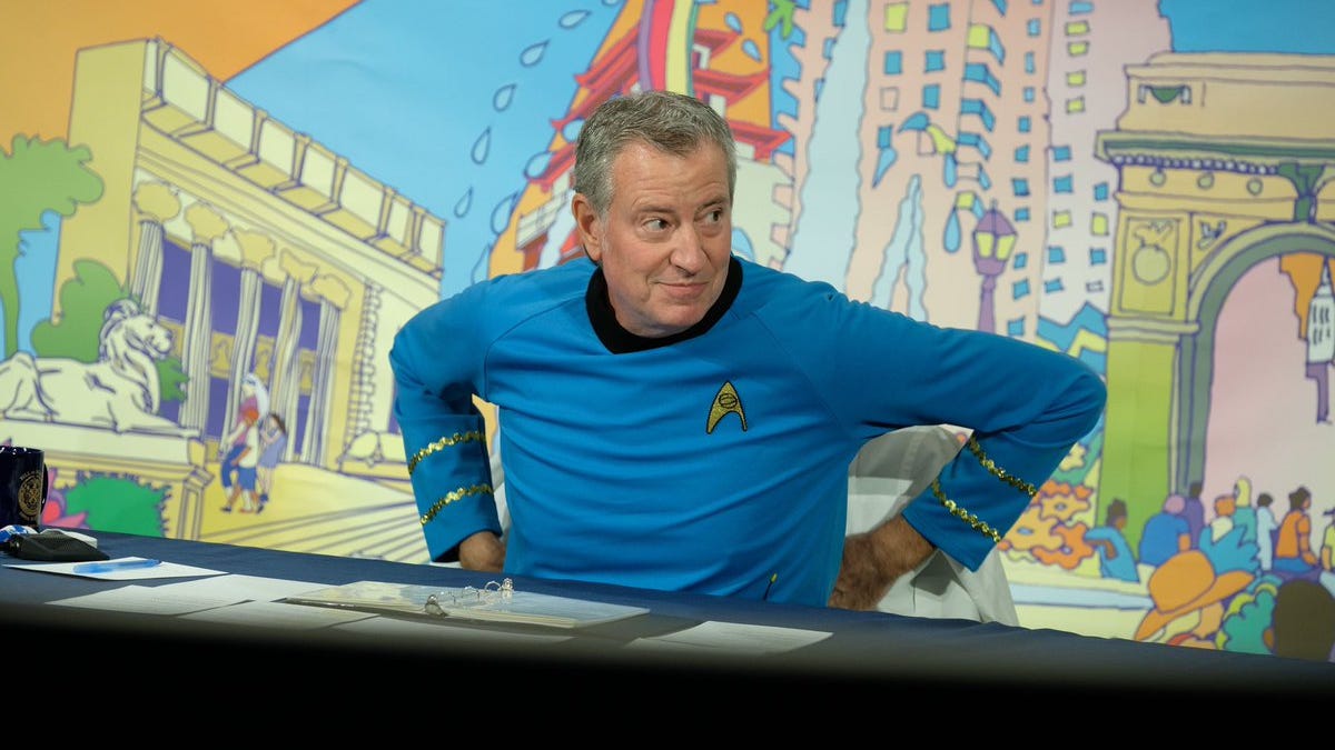 'Live long and prosper with candy': de Blasio debuts Star Trek Halloween costume during briefing