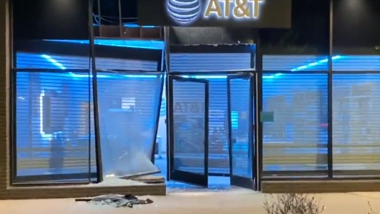 Bank of America, AT&T store in Detroit targeted in 'smash and grab' robberies