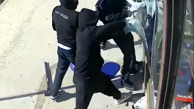 VIDEO: 3 arrested, 1 at large for Yonkers jewelry store smash-and-grab