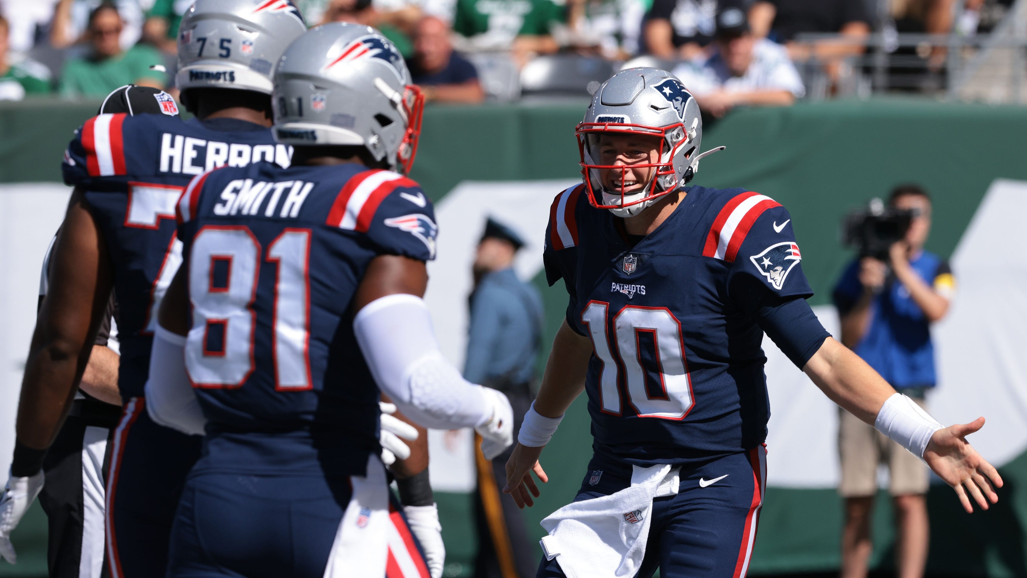 Will the Patriots' pass-catcher spending spree actually pay off?
