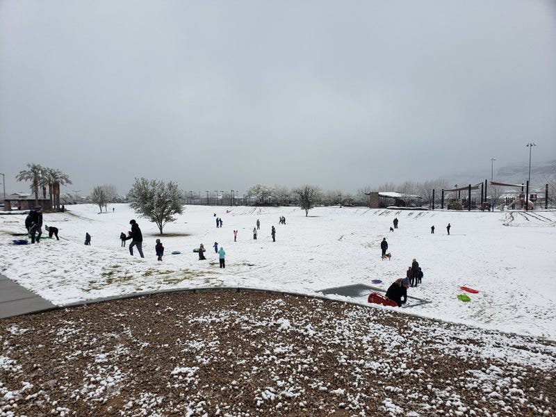 Snow falls in Las Vegas on 1-26-21
