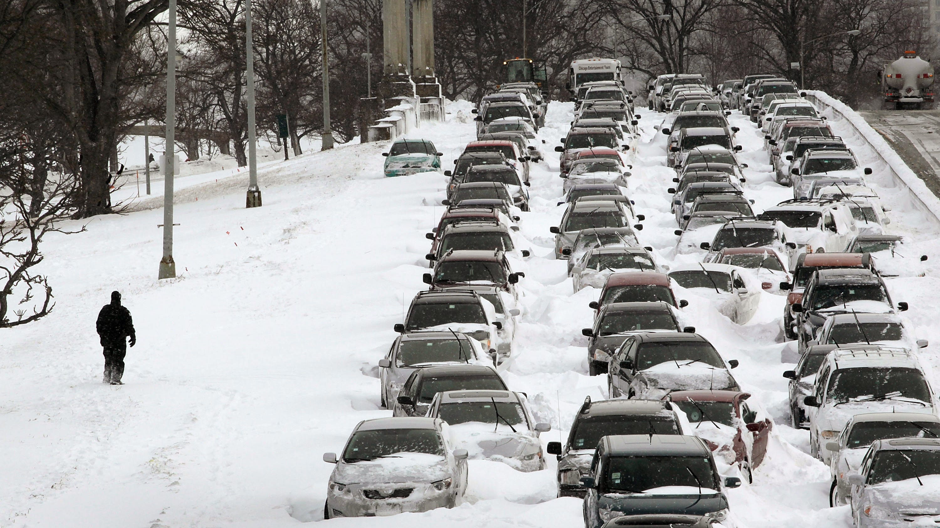 IDOT, State police offer driving tips for Saturday's snow storm