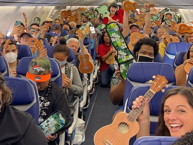 Massive ukelele lesson breaks out on flight - Southwest Airlines