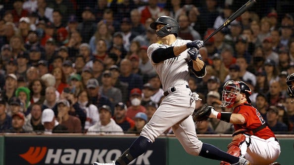 Matt Vasgersian, Giancarlo Stanton roasted for assuming a home run on long single