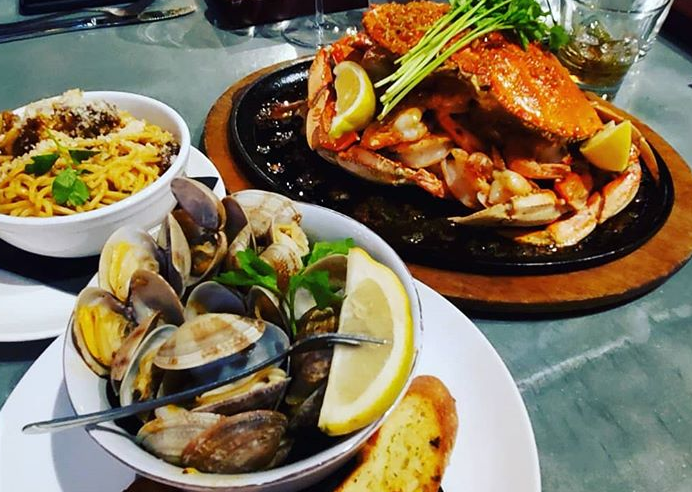 Station 16 Crab & Mussels