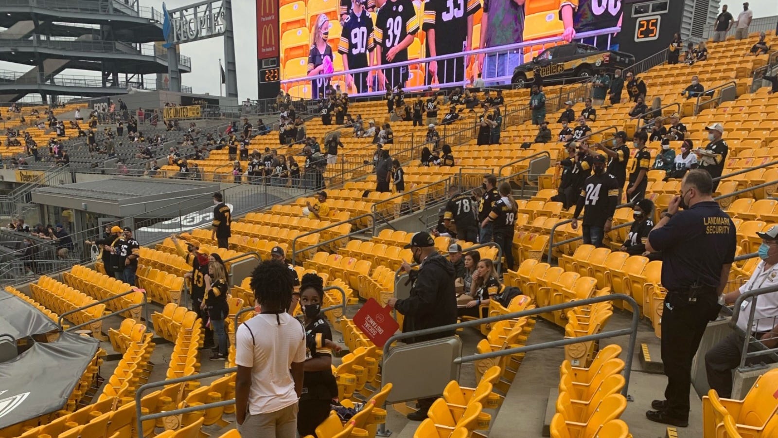 Eagles fans go west to cheer their team against Pittsburgh