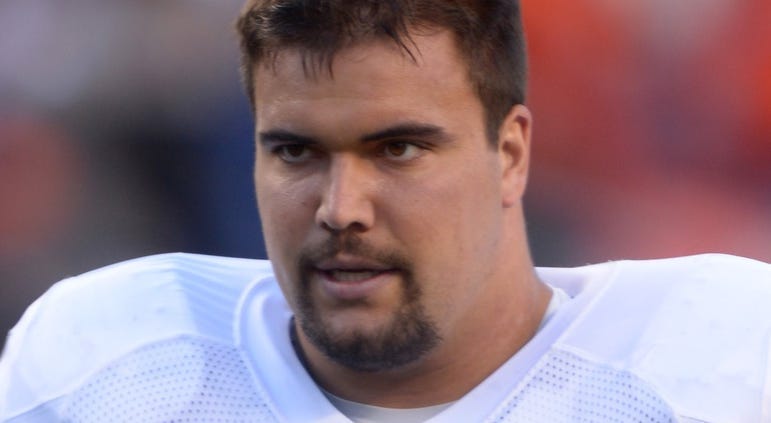Wisniewski with Raiders