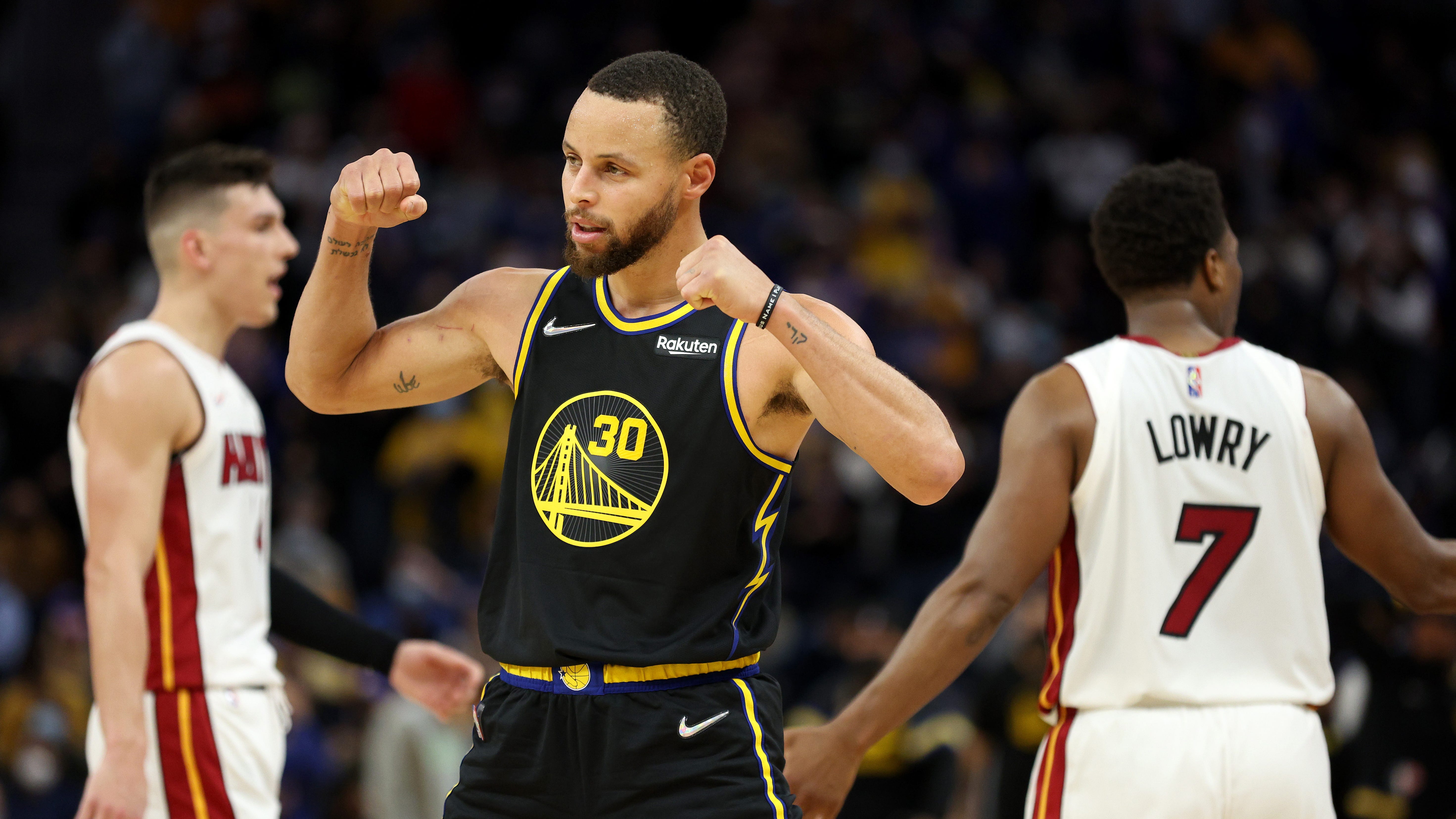 WATCH: Steph Curry hypes up campers with rare dunk