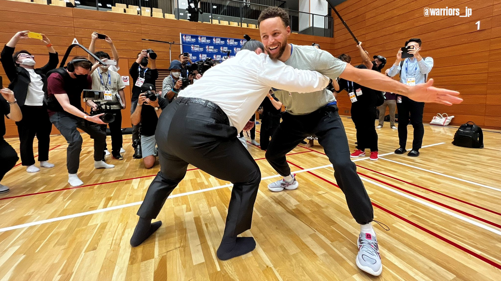 Warriors host K-pop star Suga, Steph and Klay spar sumo wrestling legend in Japan