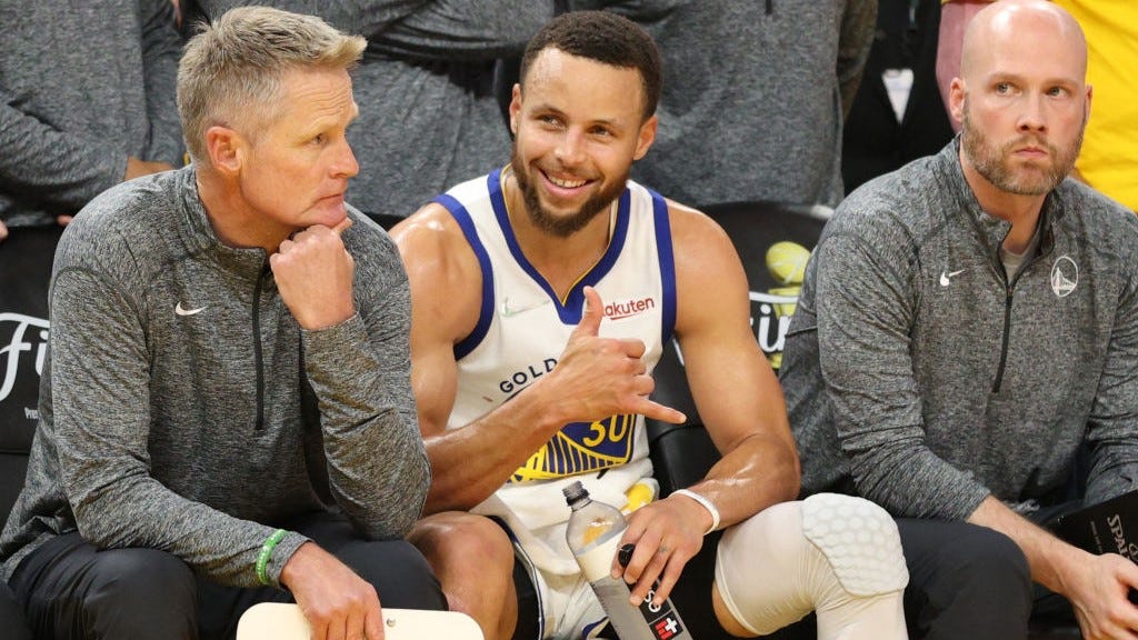 Steph rocks 'Ayesha Curry CAN Cook' T-shirt after Game 5