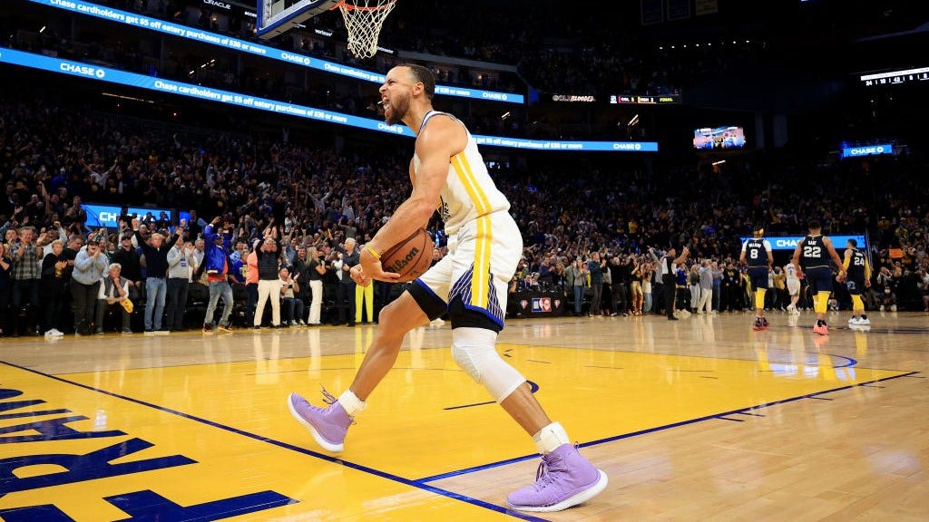 Steph Curry changes shoes, comes up clutch vs. Grizzlies