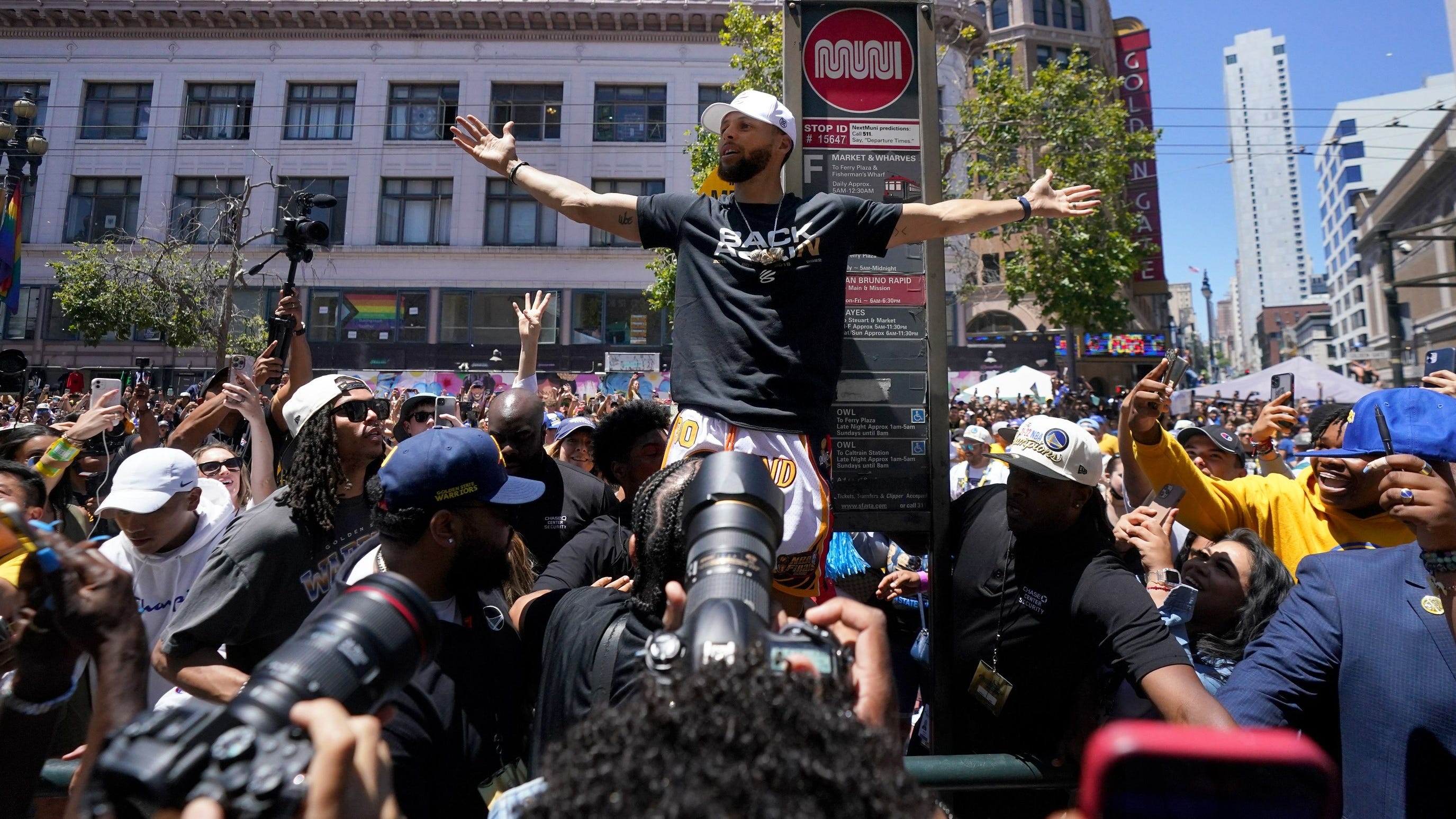 Steph Curry raps, dances night away after Warriors championship parade