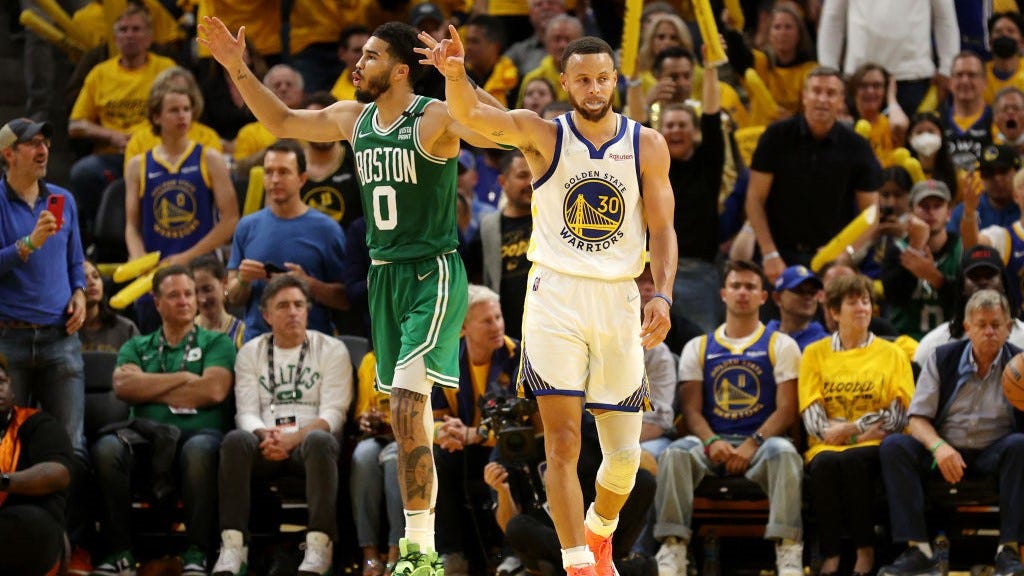 'Two-way player' Steph Curry keys Warriors' third-quarter rally in Game 2
