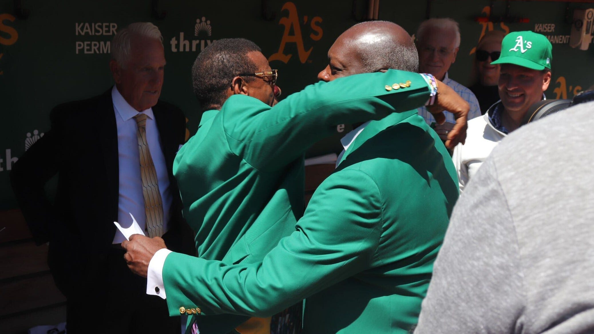Rickey Henderson, Dave Stewart share cool moment before 2022 A's HOF ceremony