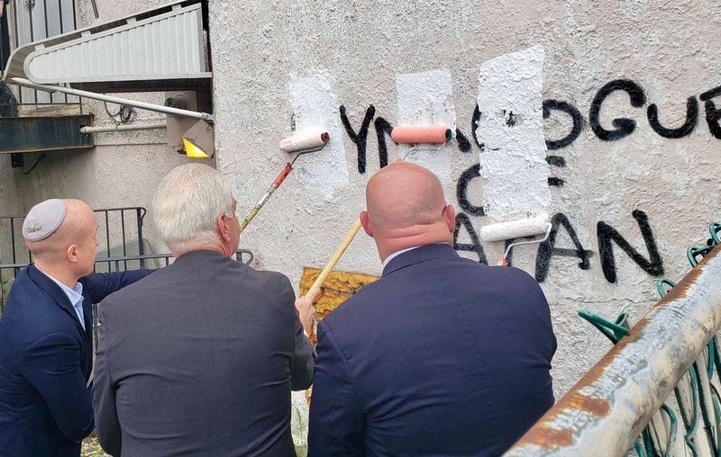 Officials clear anti-Semitic graffiti from a Staten Island synagogue