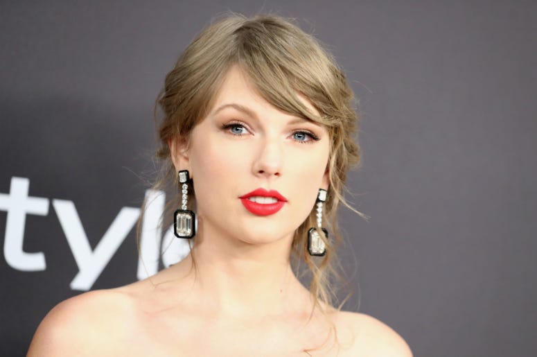 Taylor Swift attends the InStyle And Warner Bros. Golden Globes After Party 2019 at The Beverly Hilton Hotel 