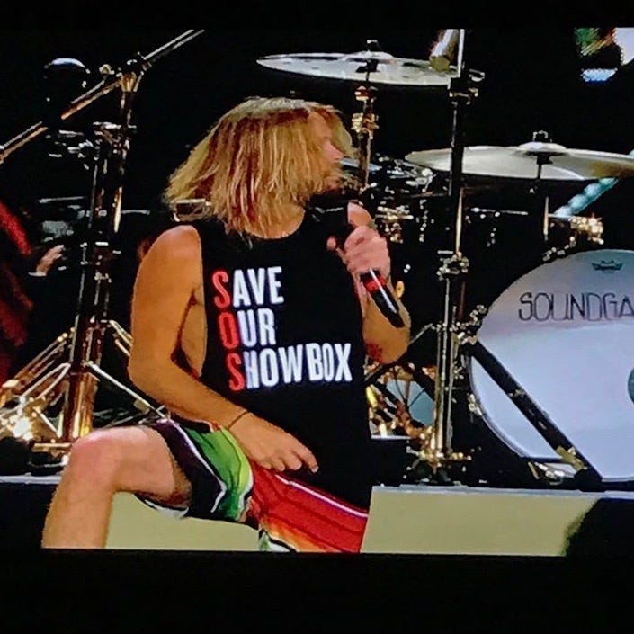 Taylor Hawkins performing with Foo Fighters in Seattle 2018