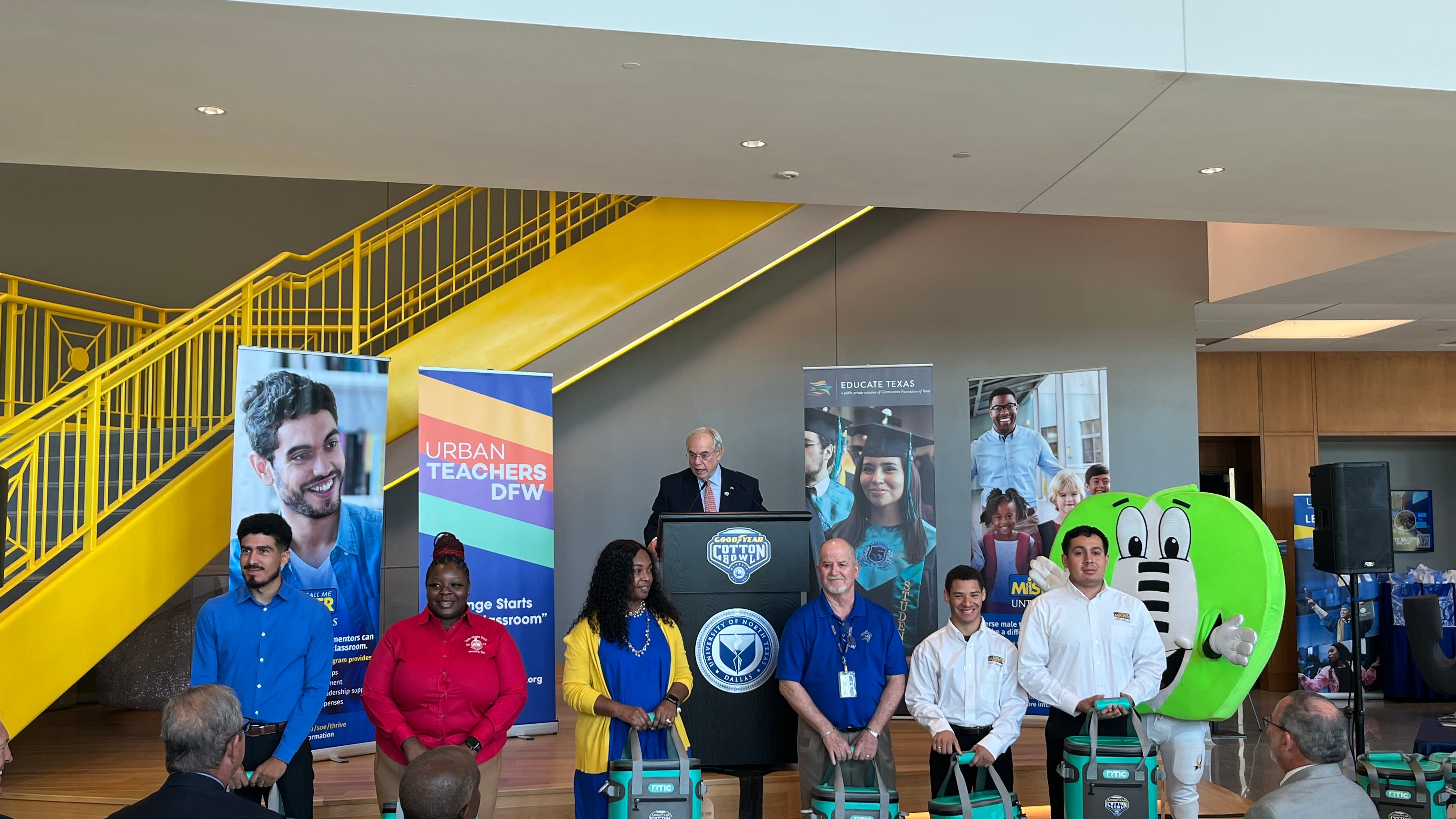 Texas teachers receive $200,000 in grants