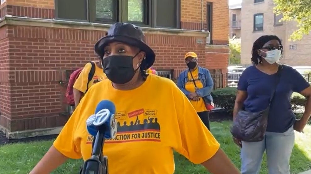 Rogers Park residents say landlord ignores basic needs: ‘It’s mice-infested galore’