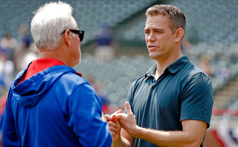 Cubs manager Joe Maddon, left, and president of baseball operations Theo Epstein have a conversation in 2015.