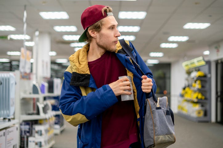 Thief strikes store