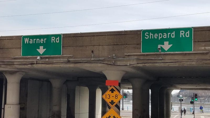 Rail overpass for Warner and Shepard