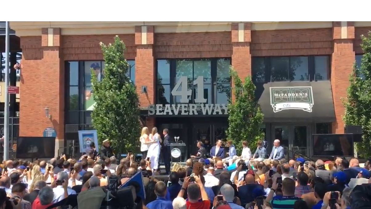 Mets honor Tom Seaver, unveil renamed street at CitiField