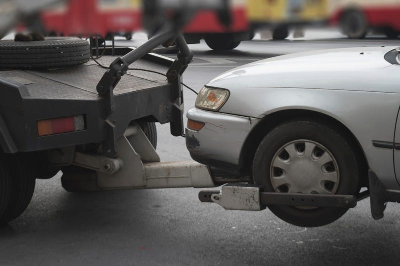 The city of Pittsburgh has agreed to waive parking citations and pay the towing fees for a couple dozen vehicles parked illegally the night before the Pittsburgh Marathon.